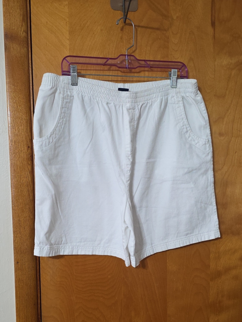 Basic Editions White Elastic-Waist Women's Shorts
